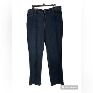 Gloria Vanderbilt Blue Jeans. 16P Amanda cut, straight leg